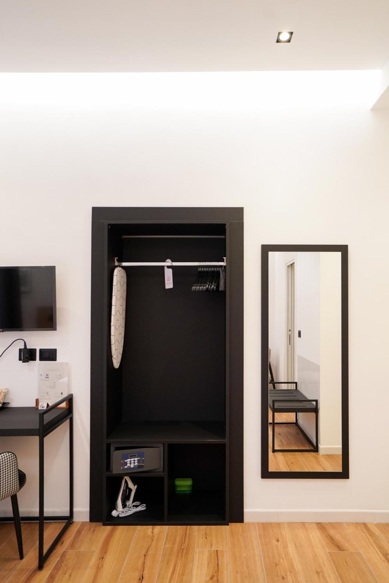No Man'S Land Guesthouse Рим Екстериор снимка